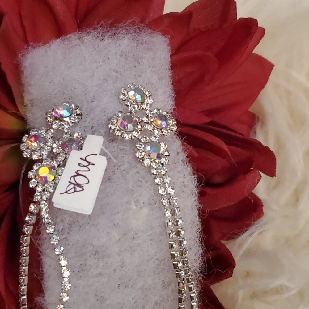 Jewelry - Picture 2 of 3